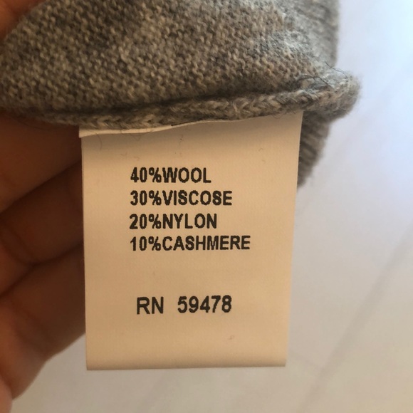 NWOT Giasone Men’s V-neck Sweater - Picture 4 of 4